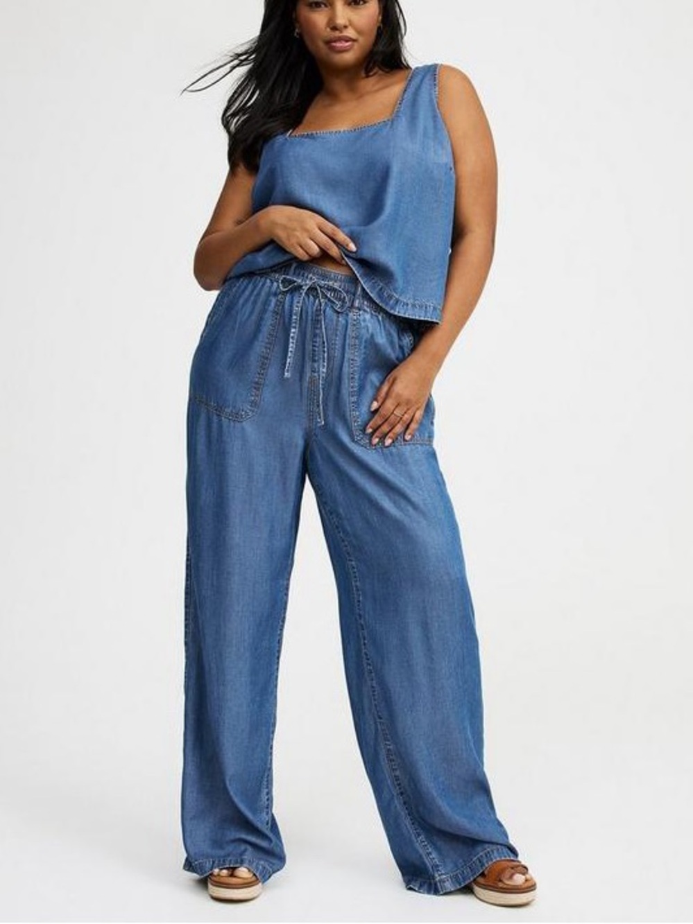 TORRID 100% Tencel Jeans Wide Leg Palazzo Style Plus Size 4S 26 Short
